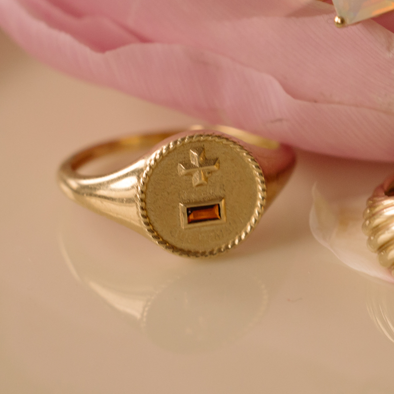 Solid Gold Qu'hier Que Demain Signet Ring