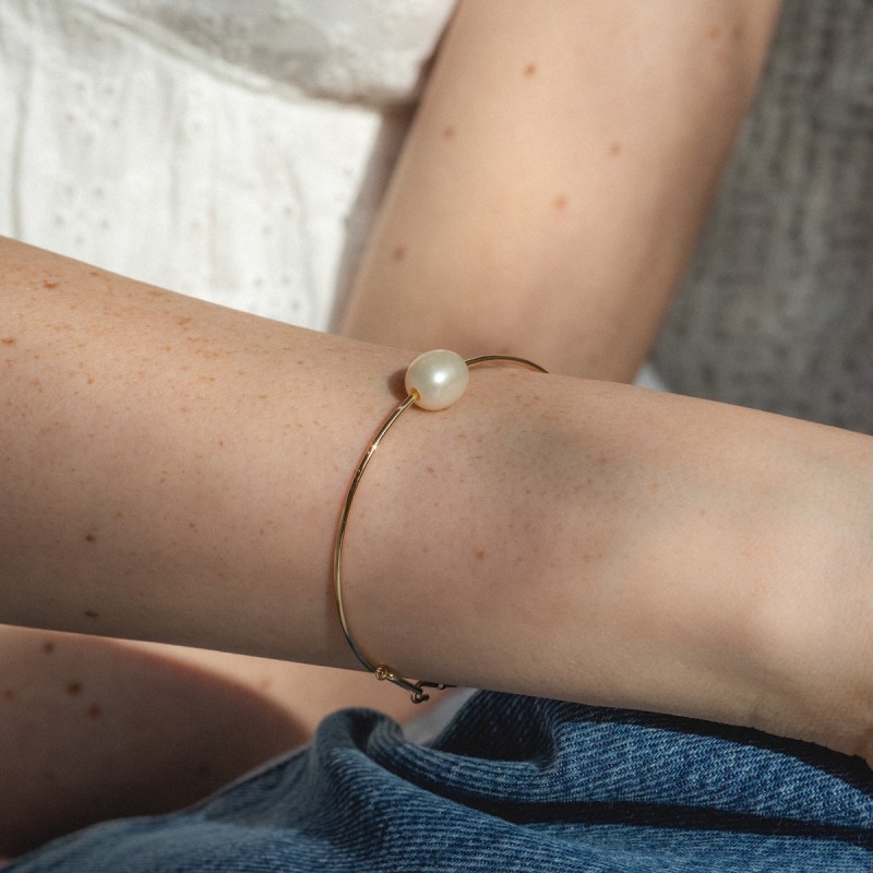 Isla Pearl Bangle Bracelet