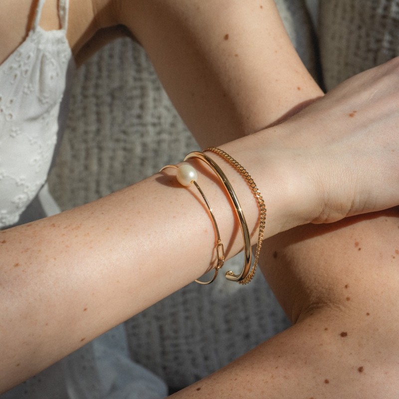 Isla Pearl Bangle Bracelet